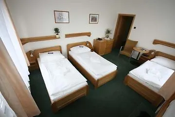 Hotel Otar Prague 3*,